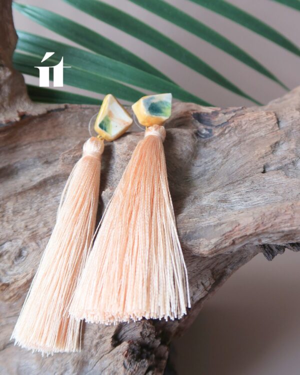 Kintsugi Earring Ito Collection - Beige Tassel Design Beige tassel Kintsugi earring Ito collection made with Song Be pottery shard and gold leaf