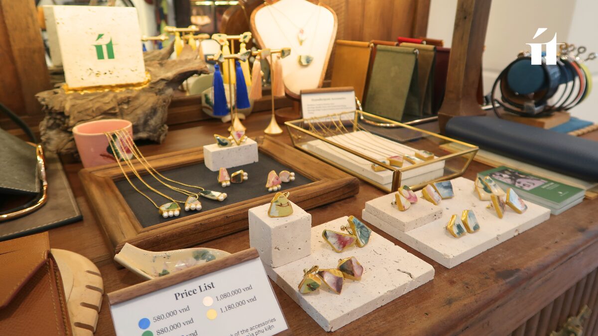 Handmade jewelry display by ít ít Việt Nam inside Thị House Thảo Điền, featuring the Kintsugi-inspired collection crafted from upcycled Sông Bé ceramics.